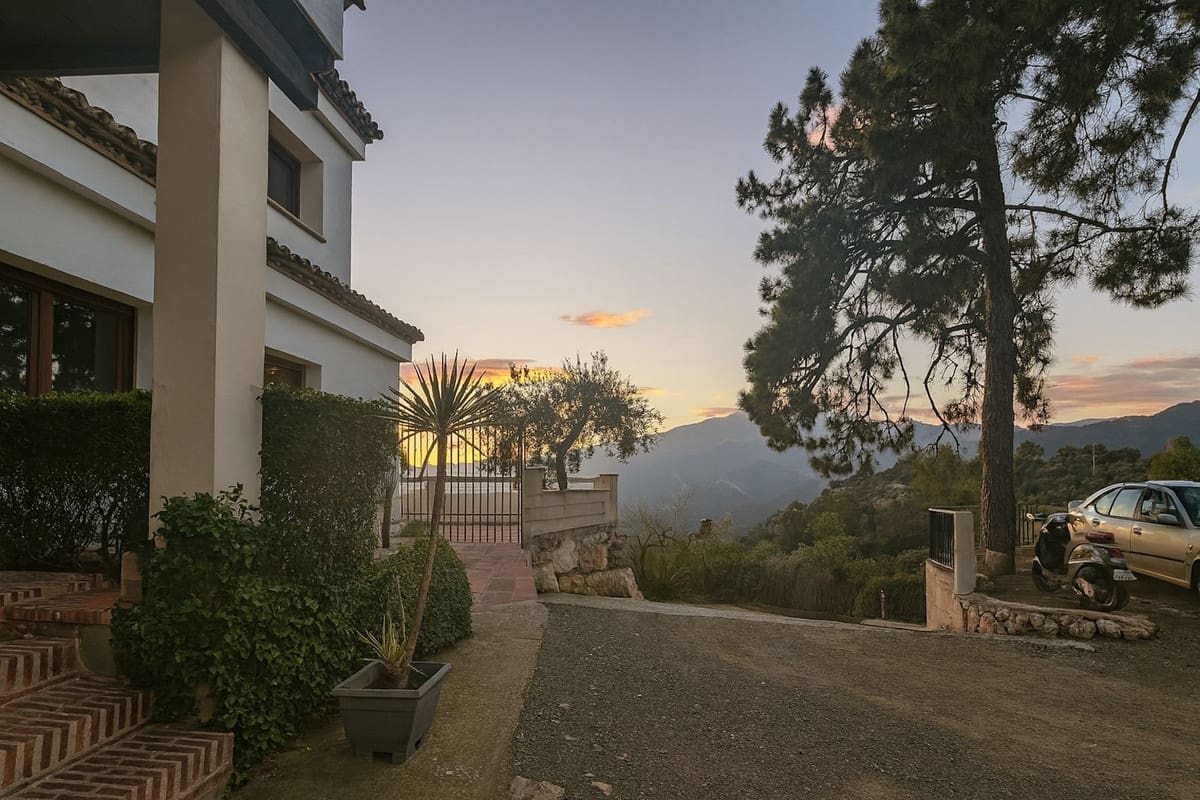 4 soveværelse Villa til salg i Istan - € 1.600.000 (Ref: 9153473)