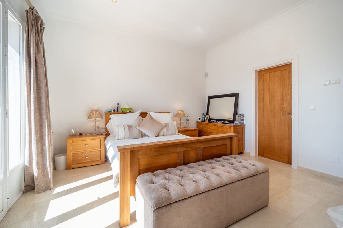 4 soverom Villa til salgs i Istan - € 1 550 000 (Ref: 9153477)