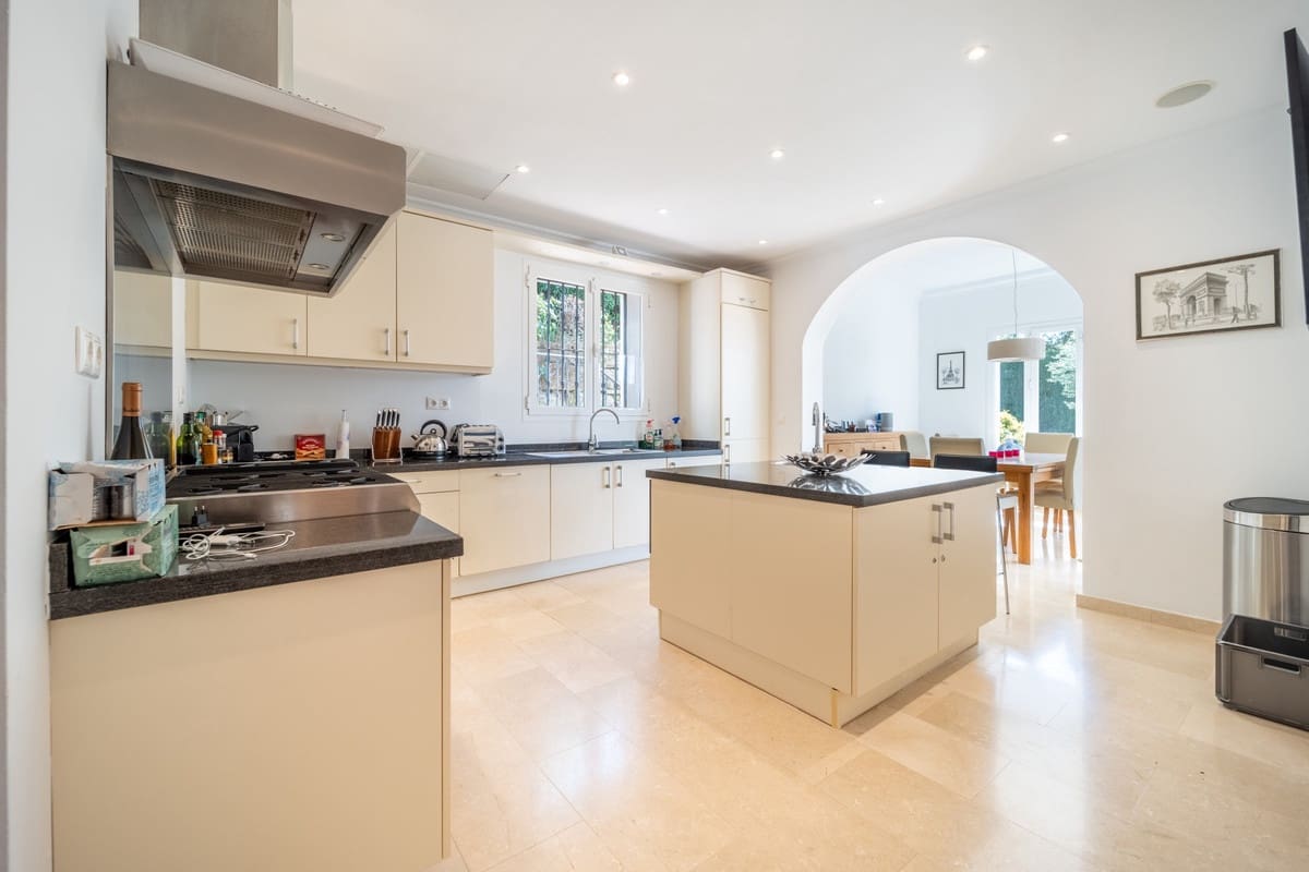 4 soverom Villa til salgs i Istan - € 1 550 000 (Ref: 9153477)