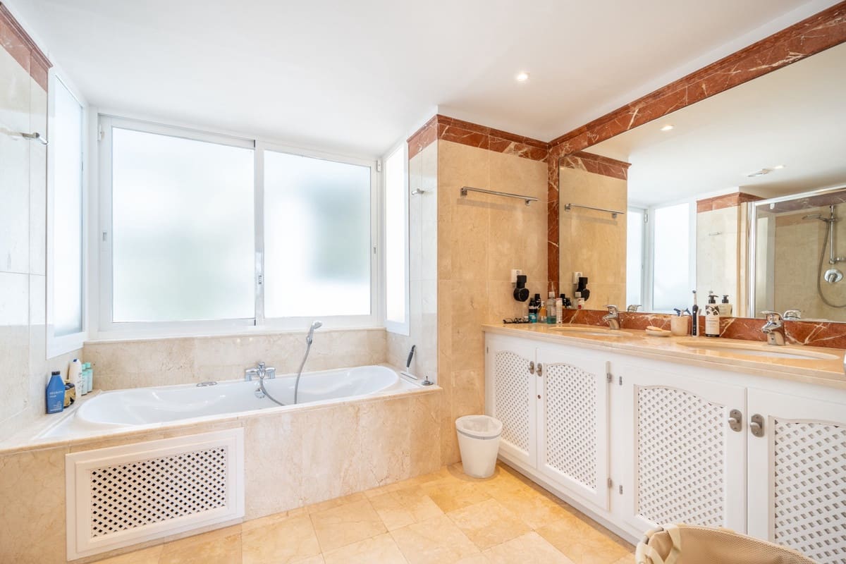 4 soverom Villa til salgs i Istan - € 1 550 000 (Ref: 9153477)