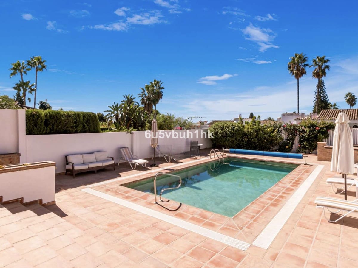 5 quarto Casa em Banda para venda em El Paraiso - 1 490 000 € (Ref: 9153478)