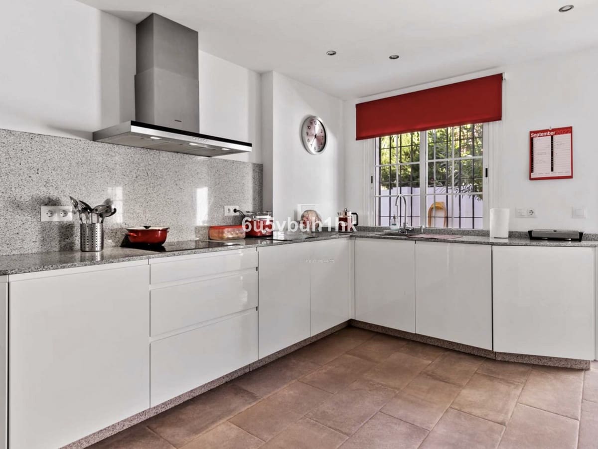 5 quarto Casa em Banda para venda em El Paraiso - 1 490 000 € (Ref: 9153478)