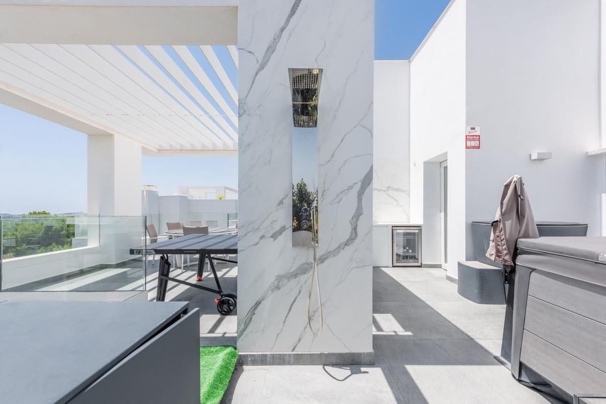 3 bedroom Apartment for sale in La Quinta with garage - € 1,450,000 (Ref: 9153480)