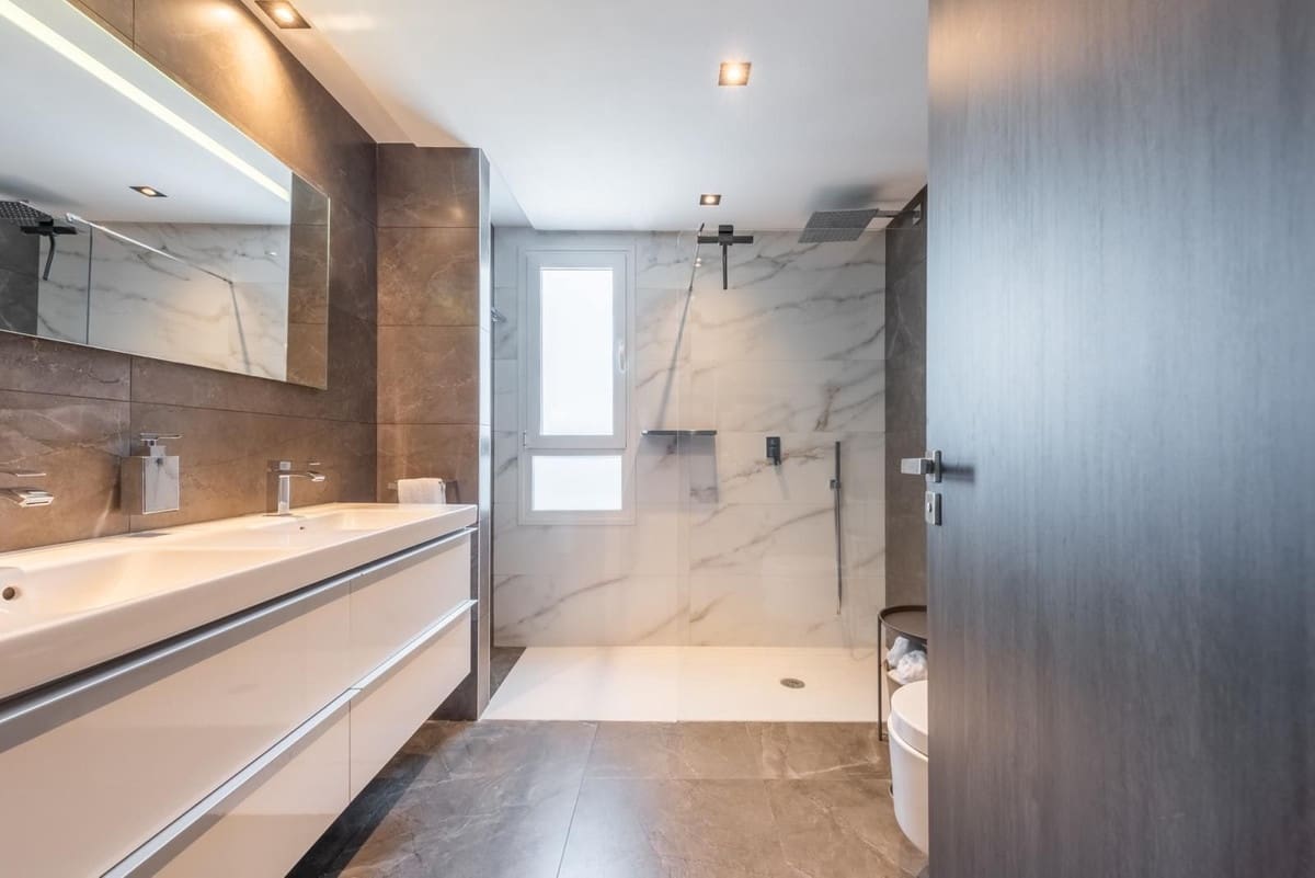 3 bedroom Apartment for sale in La Quinta with garage - € 1,450,000 (Ref: 9153480)