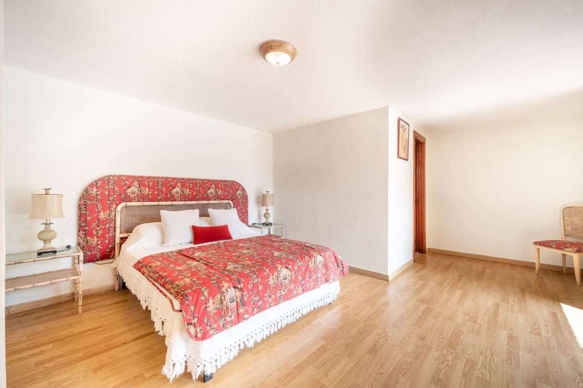 4 soveværelse Villa til salg i El Rosario - € 1.350.000 (Ref: 9153482)