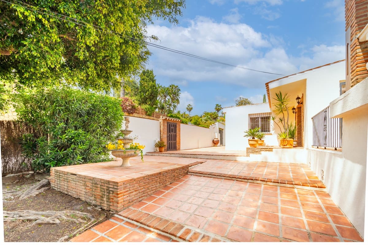 4 soveværelse Villa til salg i El Rosario - € 1.350.000 (Ref: 9153482)