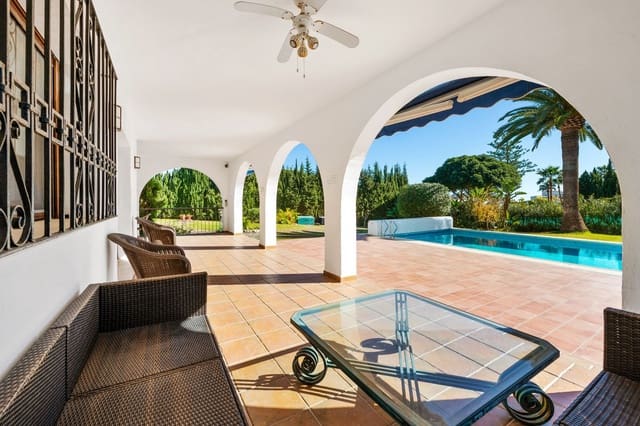 5 bedroom Villa for sale in Estepona with garage - € 1,399,000 (Ref: 9153483)