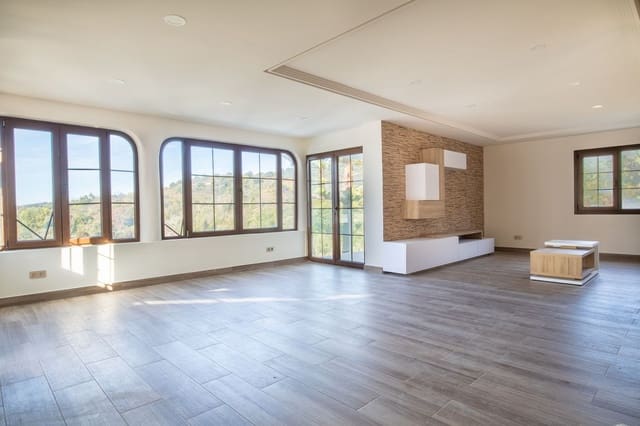 Chalet de 3 habitaciones en El Rosario, Marbella en venta - 1.385.000 € (Ref: 9153487)