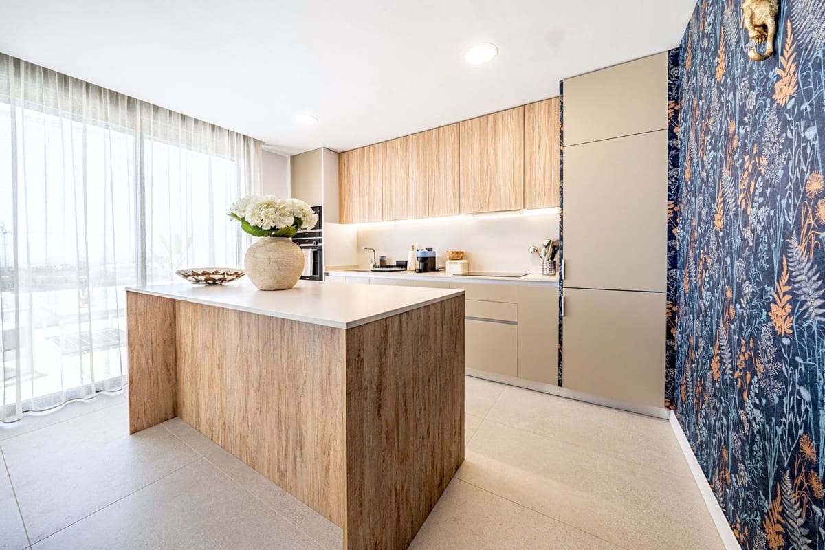 Apartamento de 3 habitaciones en Los Monteros en venta - 1.400.000 € (Ref: 9153489)