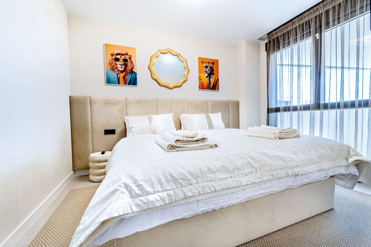Apartamento de 3 habitaciones en Los Monteros en venta - 1.400.000 € (Ref: 9153489)