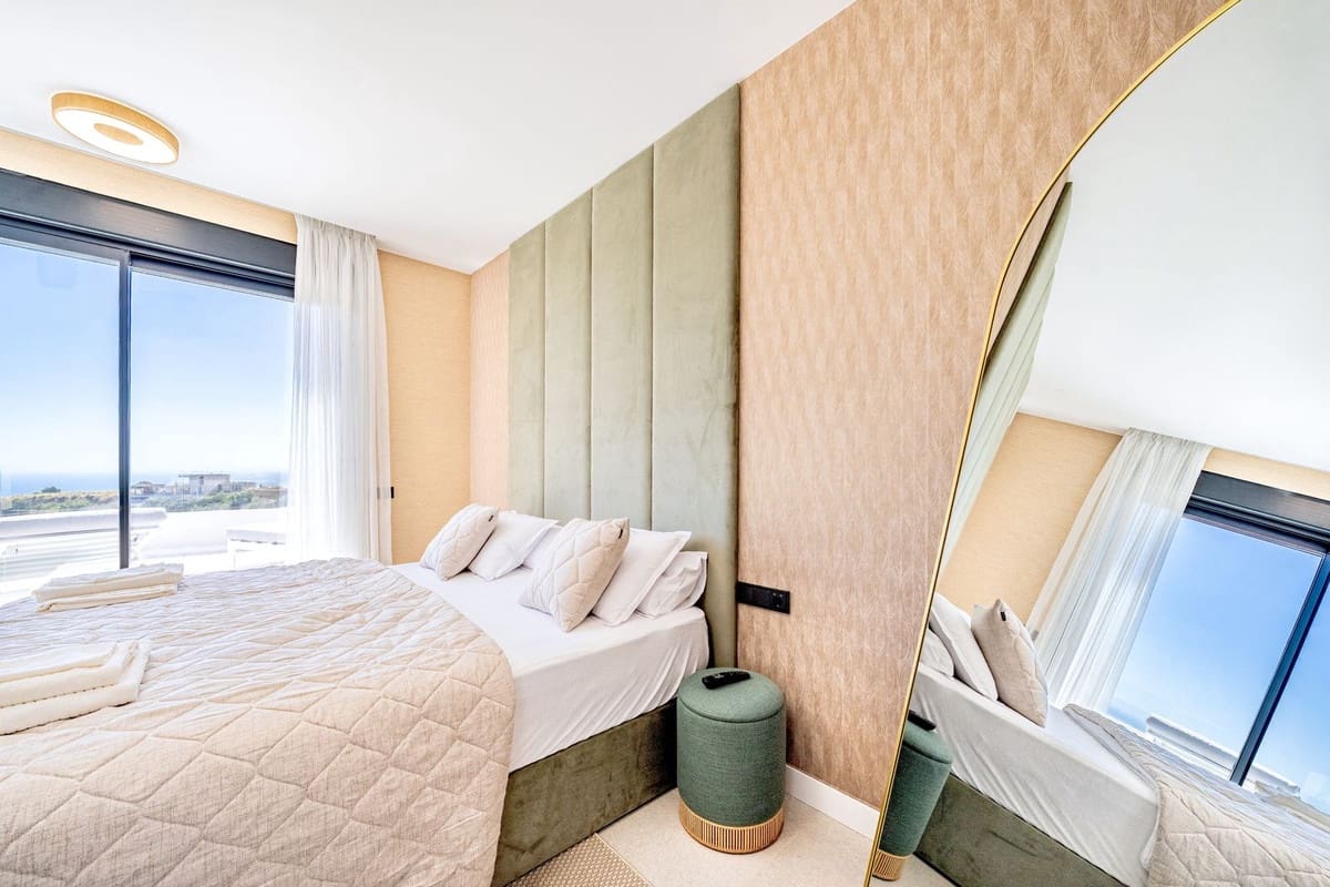 Apartamento de 3 habitaciones en Los Monteros en venta - 1.400.000 € (Ref: 9153489)