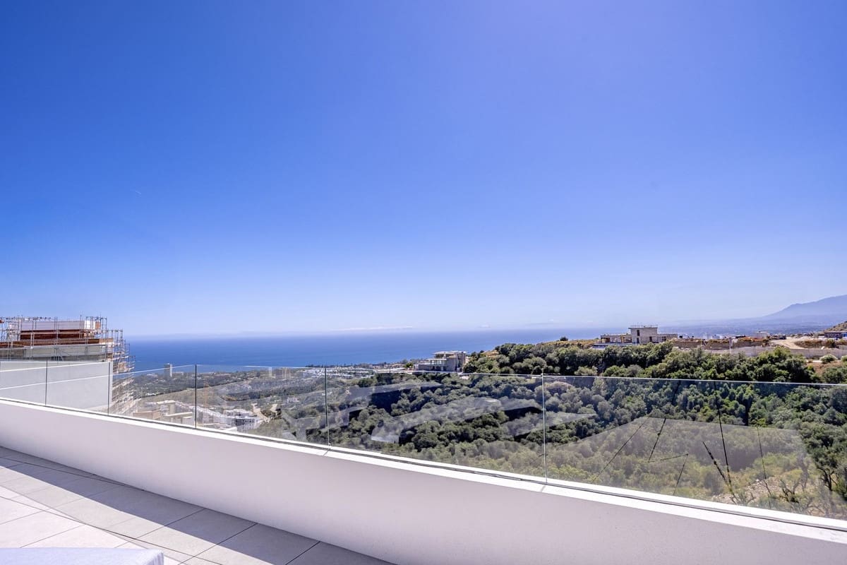 Apartamento de 3 habitaciones en Los Monteros en venta - 1.400.000 € (Ref: 9153489)