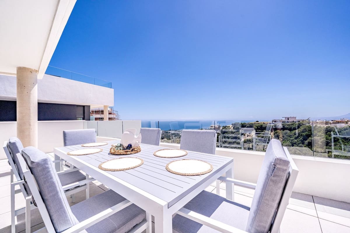Apartamento de 3 habitaciones en Los Monteros en venta - 1.400.000 € (Ref: 9153489)