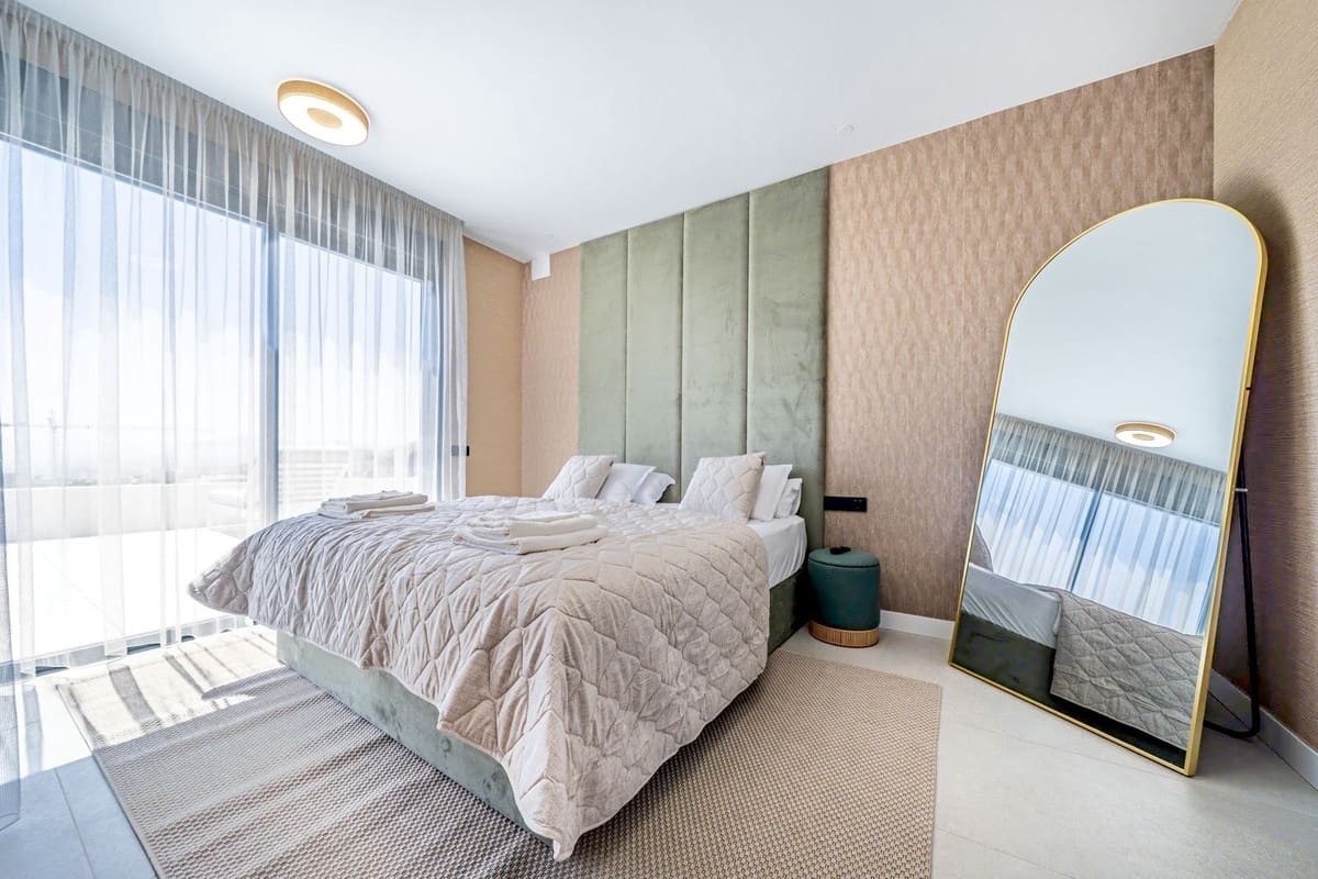 Apartamento de 3 habitaciones en Los Monteros en venta - 1.400.000 € (Ref: 9153489)