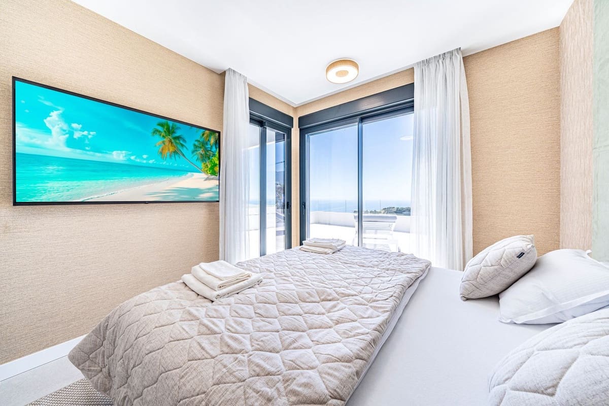 Apartamento de 3 habitaciones en Los Monteros en venta - 1.400.000 € (Ref: 9153489)