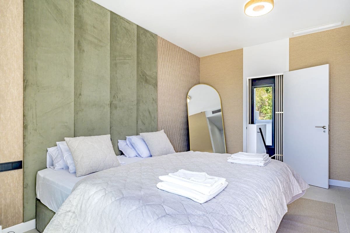 Apartamento de 3 habitaciones en Los Monteros en venta - 1.400.000 € (Ref: 9153489)