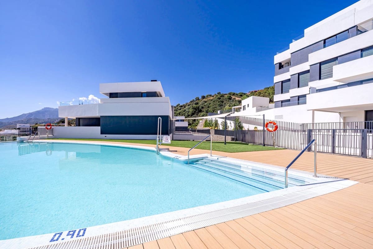 Apartamento de 3 habitaciones en Los Monteros en venta - 1.400.000 € (Ref: 9153489)
