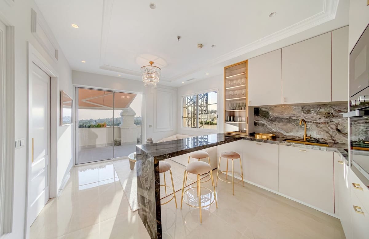 2 sovrum Lägenhet till salu i Marbella - 1 260 000 € (Ref: 9153493)