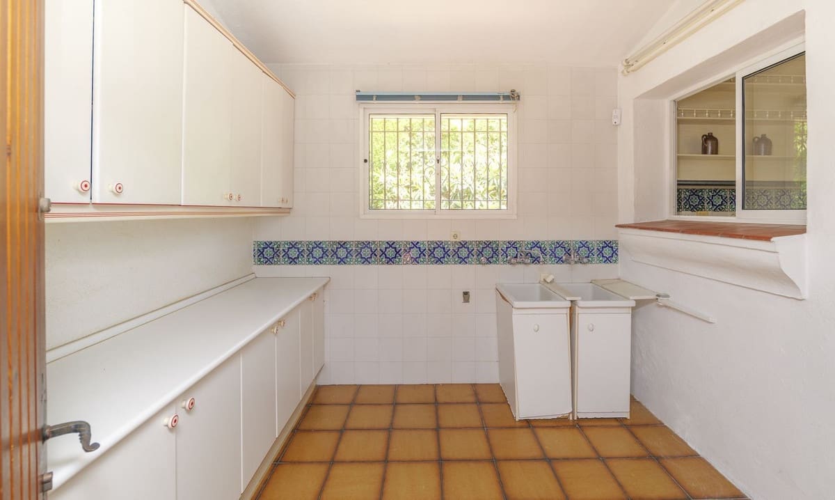 3 bedroom Villa for sale in Marbella - € 1,200,000 (Ref: 9153494)