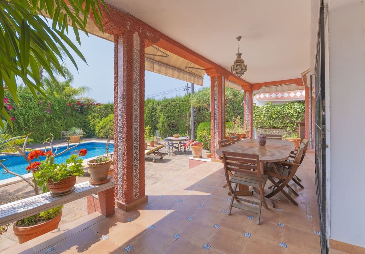 3 bedroom Villa for sale in Marbella - € 1,200,000 (Ref: 9153494)
