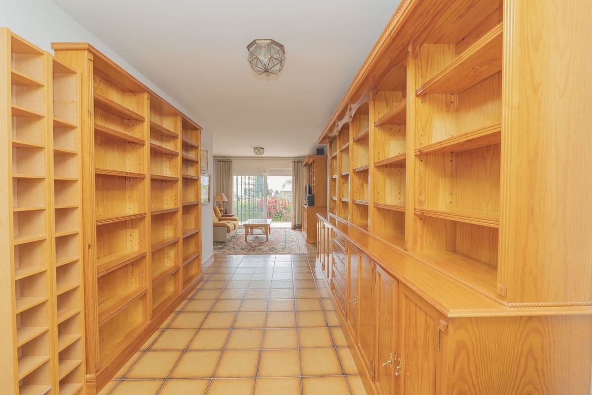 3 bedroom Villa for sale in Marbella - € 1,200,000 (Ref: 9153494)