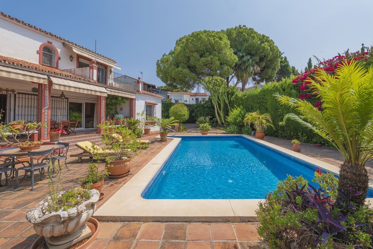 3 bedroom Villa for sale in Marbella - € 1,200,000 (Ref: 9153494)