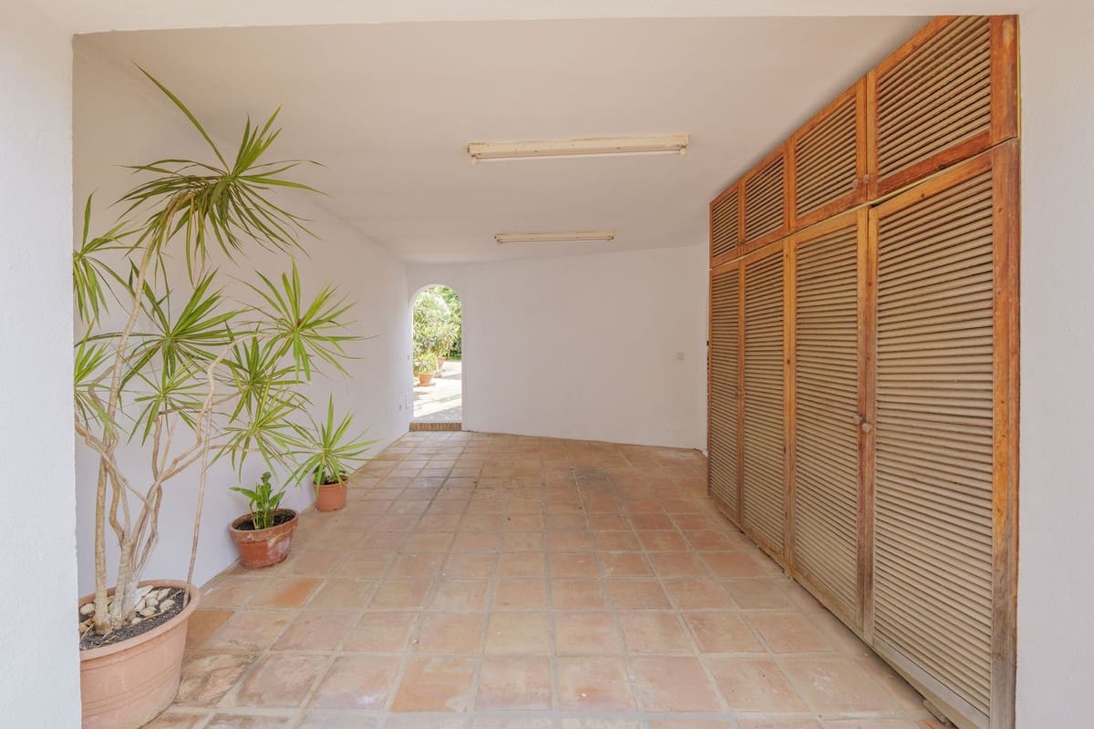 3 bedroom Villa for sale in Marbella - € 1,200,000 (Ref: 9153494)