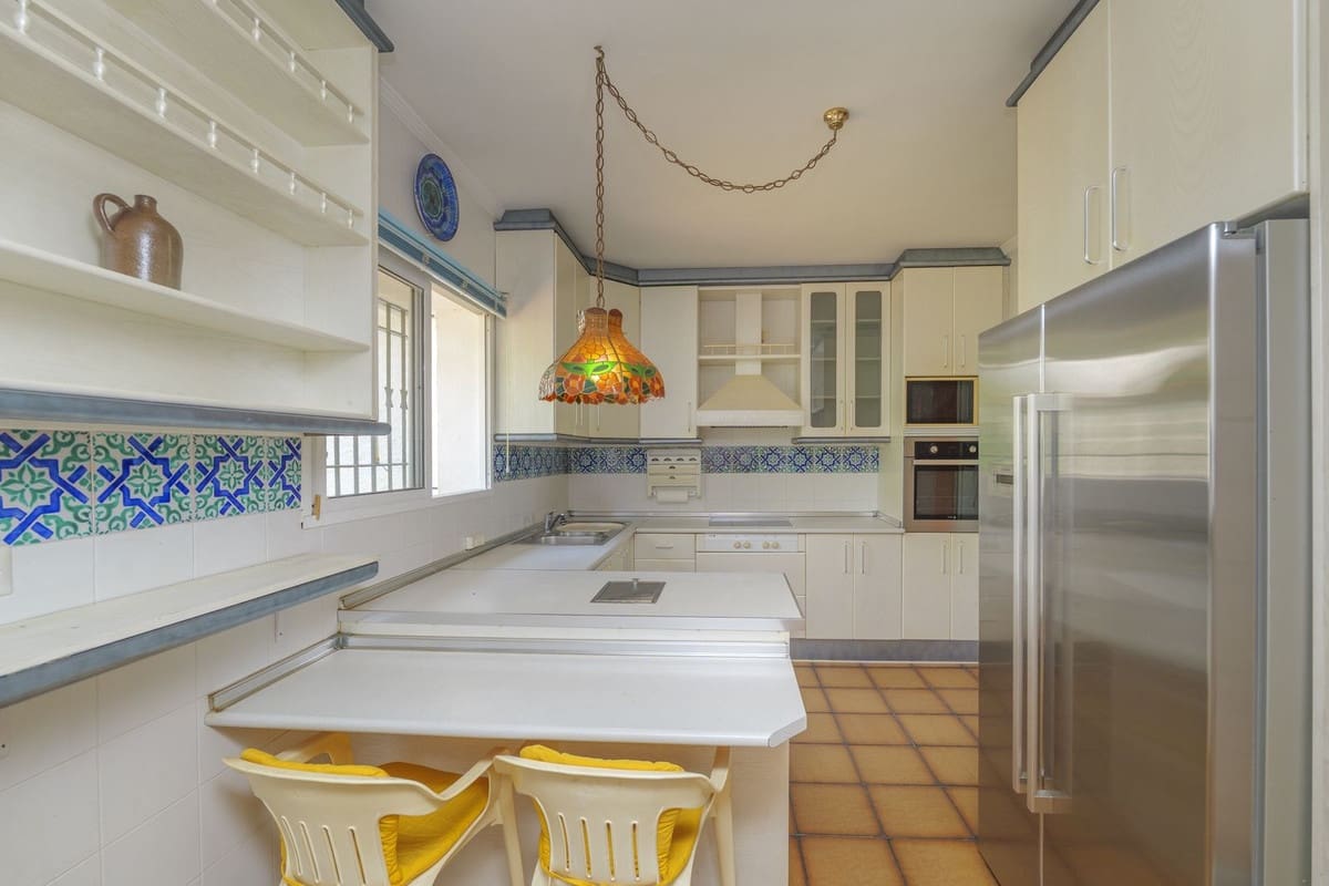 3 bedroom Villa for sale in Marbella - € 1,200,000 (Ref: 9153494)