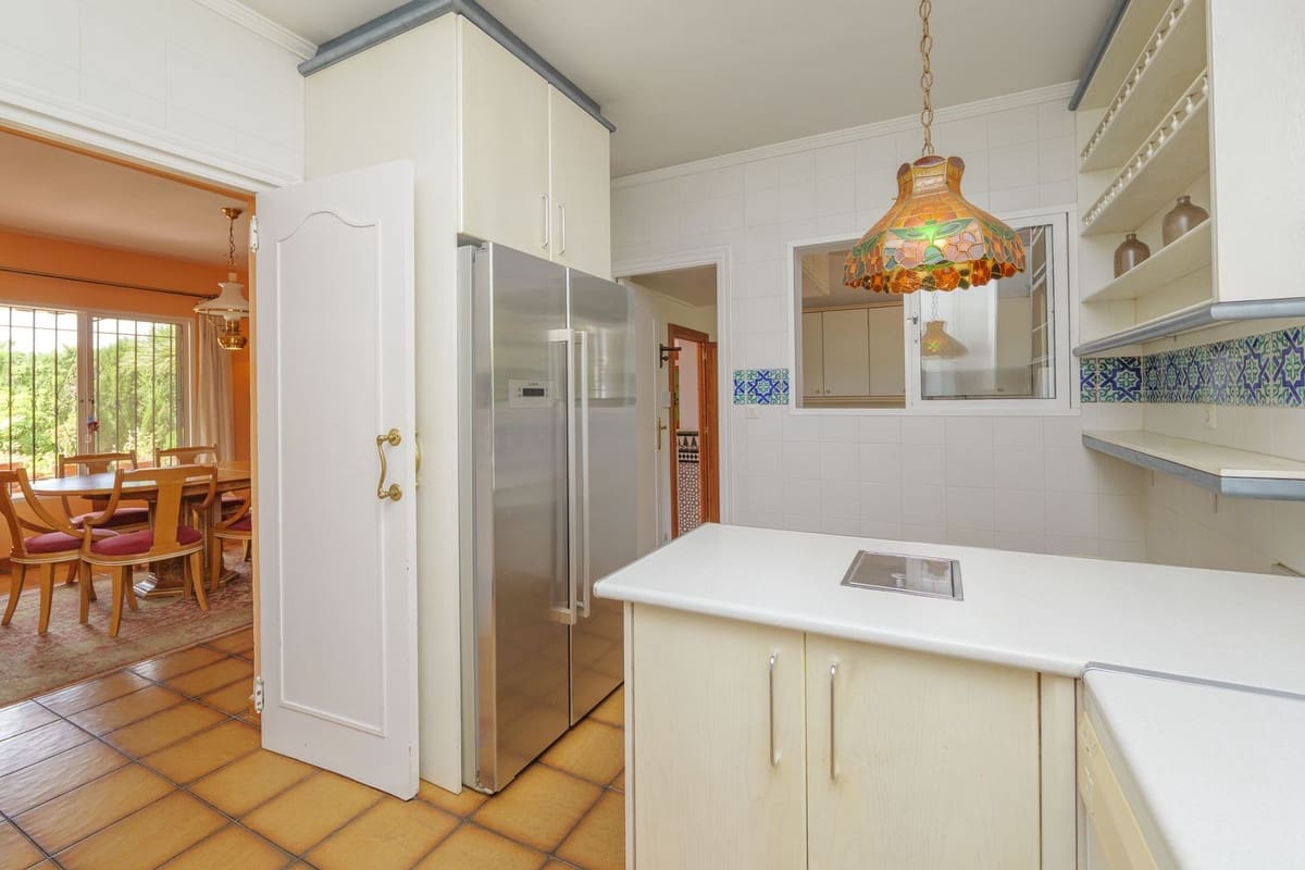 3 bedroom Villa for sale in Marbella - € 1,200,000 (Ref: 9153494)