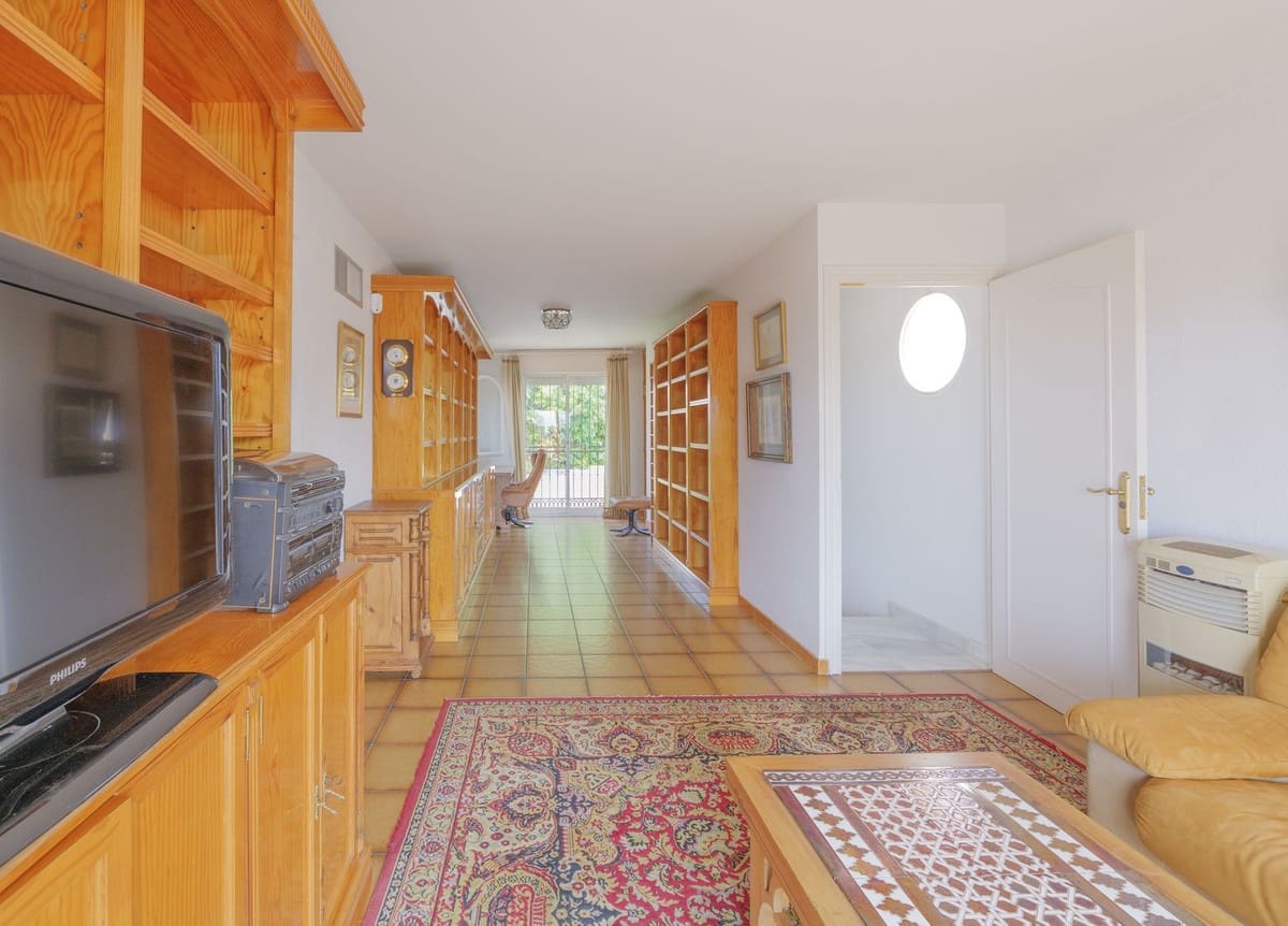 3 soveværelse Villa til salg i Marbella - € 1.125.000 (Ref: 9153494)