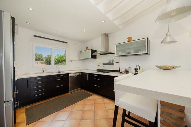 4 bedroom Villa for sale in Costabella, Marbella - € 1,195,000 (Ref: 9153498)