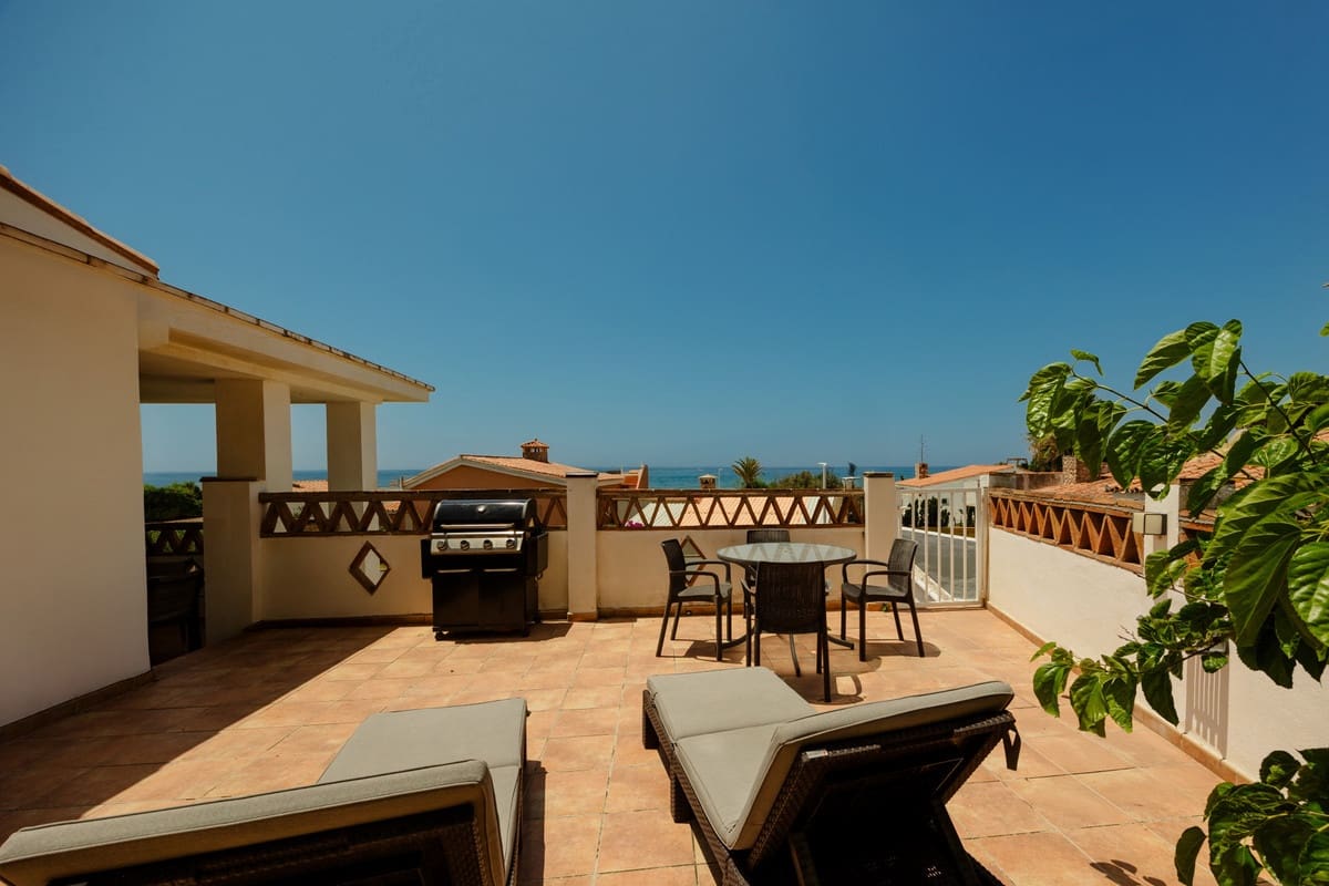 4 bedroom Villa for sale in Costabella - € 1,195,000 (Ref: 9153498)