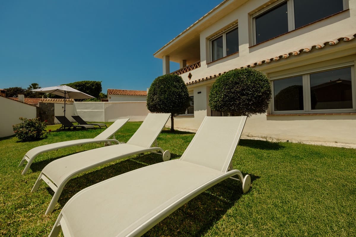 4 bedroom Villa for sale in Costabella - € 1,195,000 (Ref: 9153498)