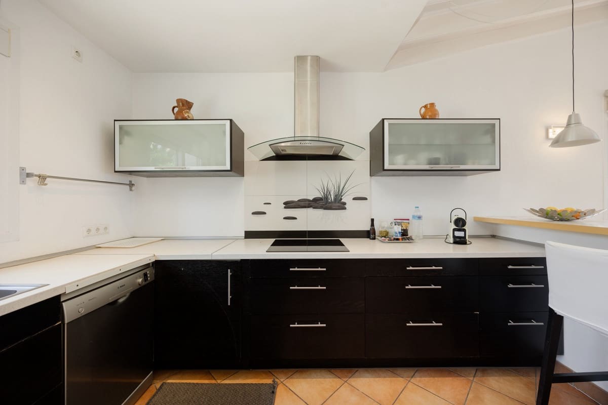 4 bedroom Villa for sale in Costabella - € 1,195,000 (Ref: 9153498)