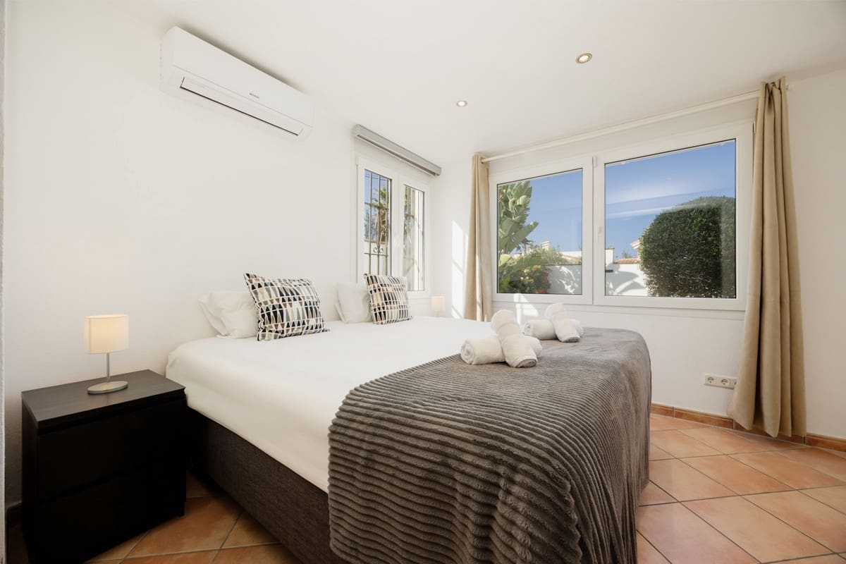 4 bedroom Villa for sale in Costabella - € 1,195,000 (Ref: 9153498)