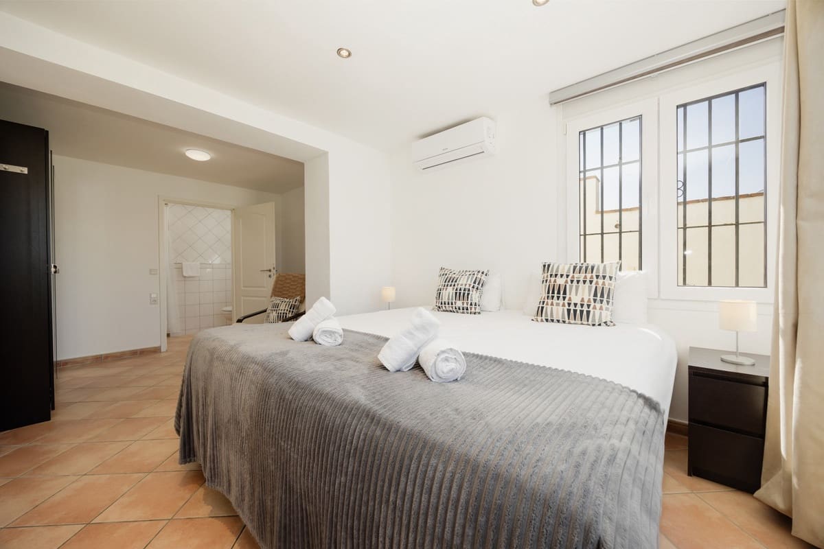 4 bedroom Villa for sale in Costabella - € 1,195,000 (Ref: 9153498)