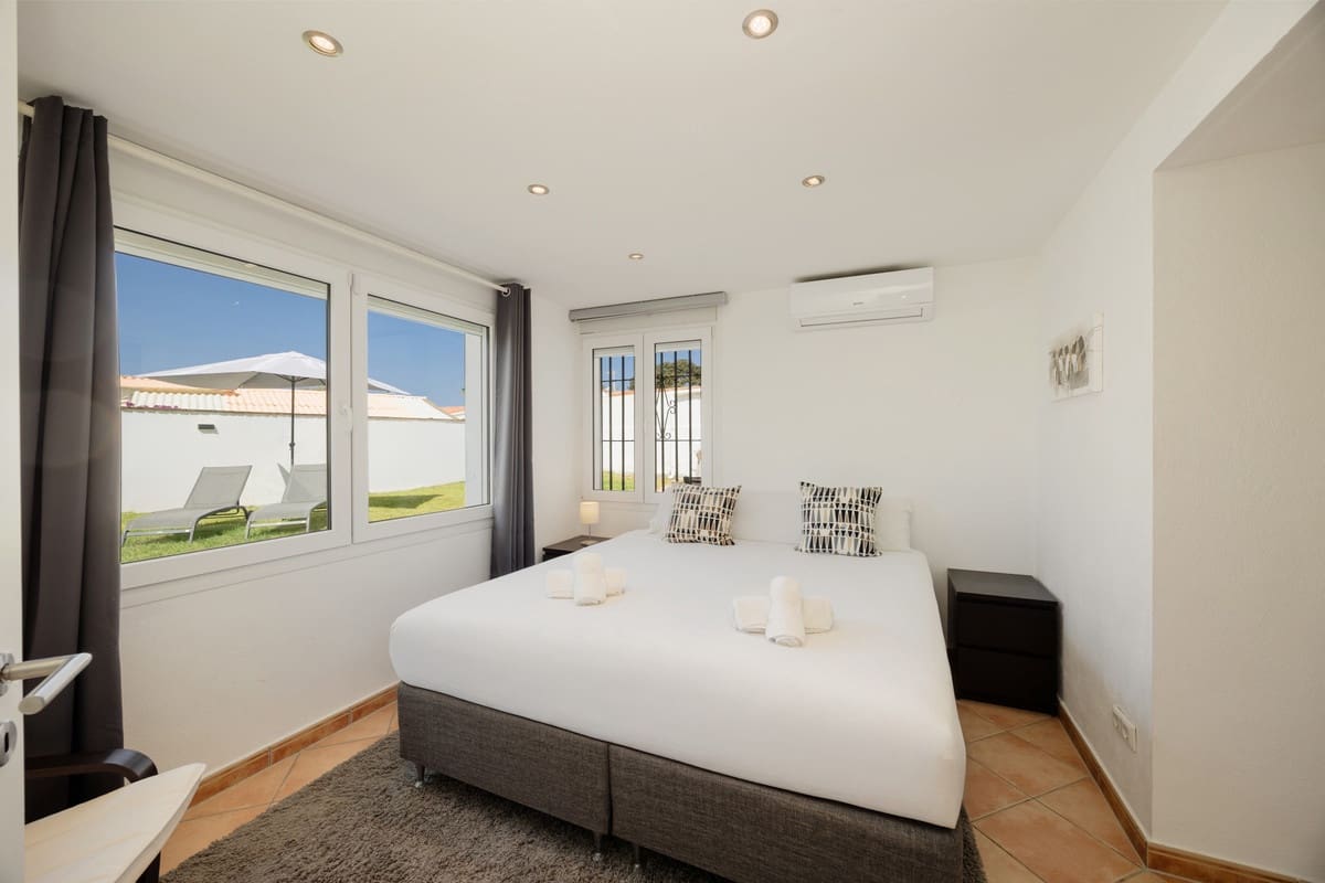 4 bedroom Villa for sale in Costabella - € 1,195,000 (Ref: 9153498)