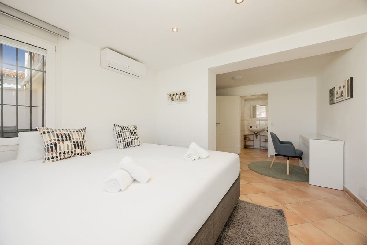 4 bedroom Villa for sale in Costabella - € 1,195,000 (Ref: 9153498)