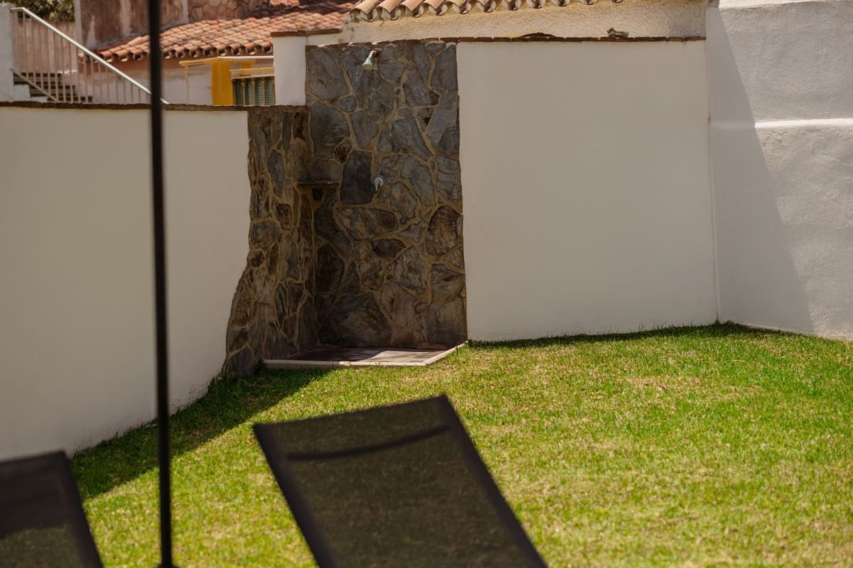 4 bedroom Villa for sale in Costabella - € 1,195,000 (Ref: 9153498)