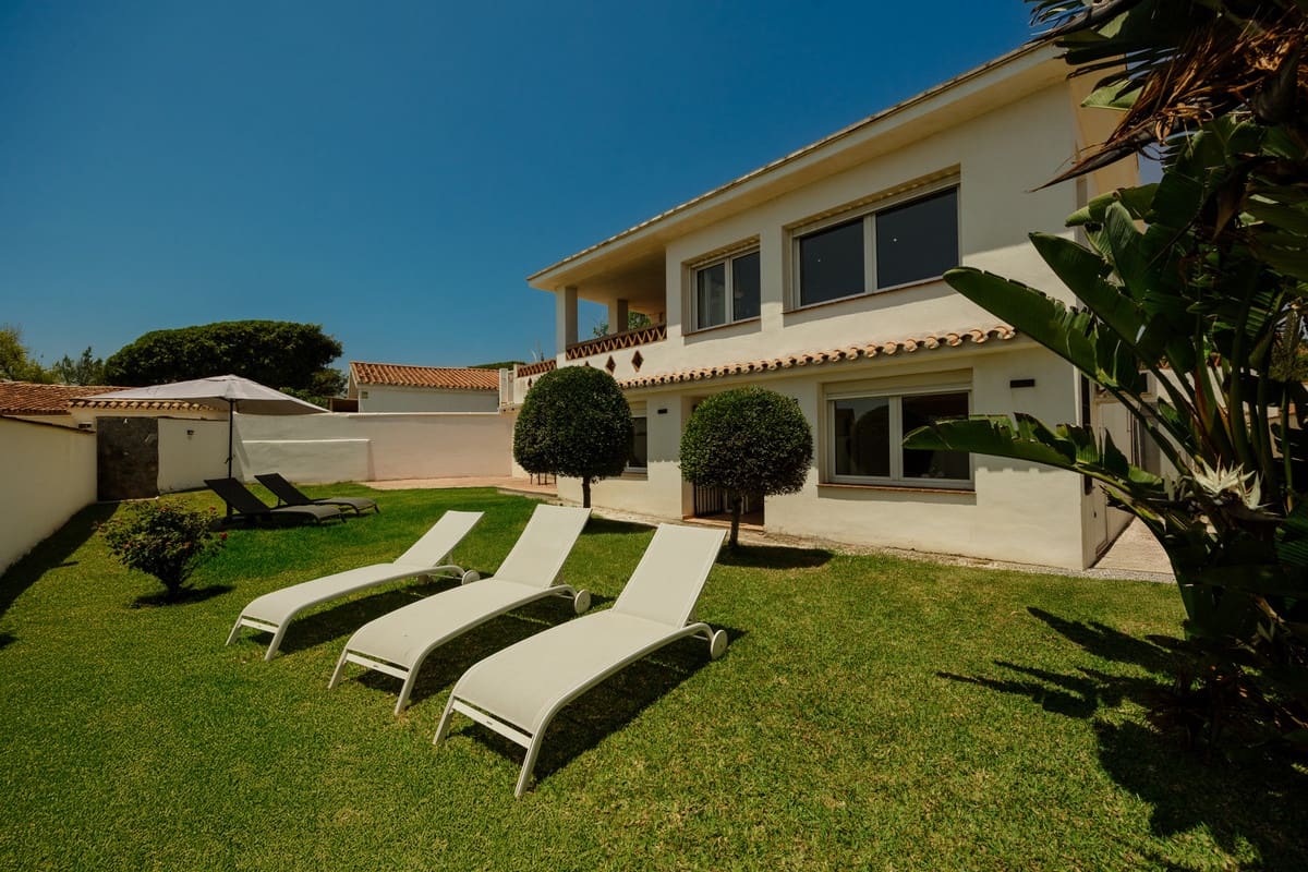 4 bedroom Villa for sale in Costabella - € 1,195,000 (Ref: 9153498)