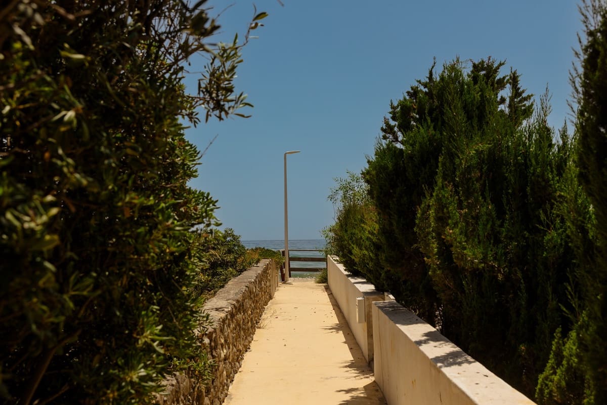 4 bedroom Villa for sale in Costabella - € 1,195,000 (Ref: 9153498)