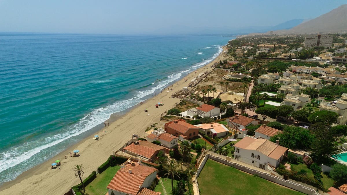 4 bedroom Villa for sale in Costabella - € 1,195,000 (Ref: 9153498)