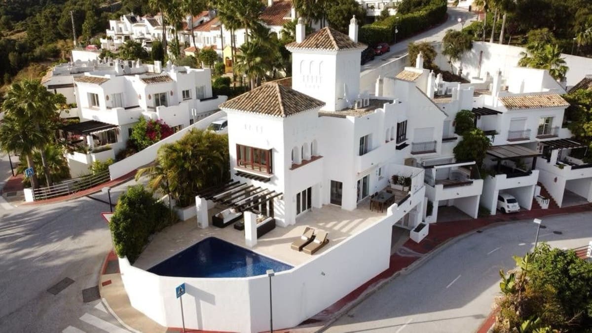 4 bedroom Townhouse for sale in Istan - € 1,190,000 (Ref: 9153503)