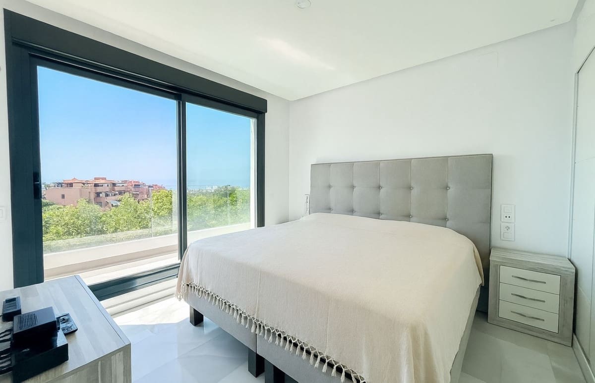 4 bedroom Apartment for sale in Marbella - € 1,095,000 (Ref: 9153509)