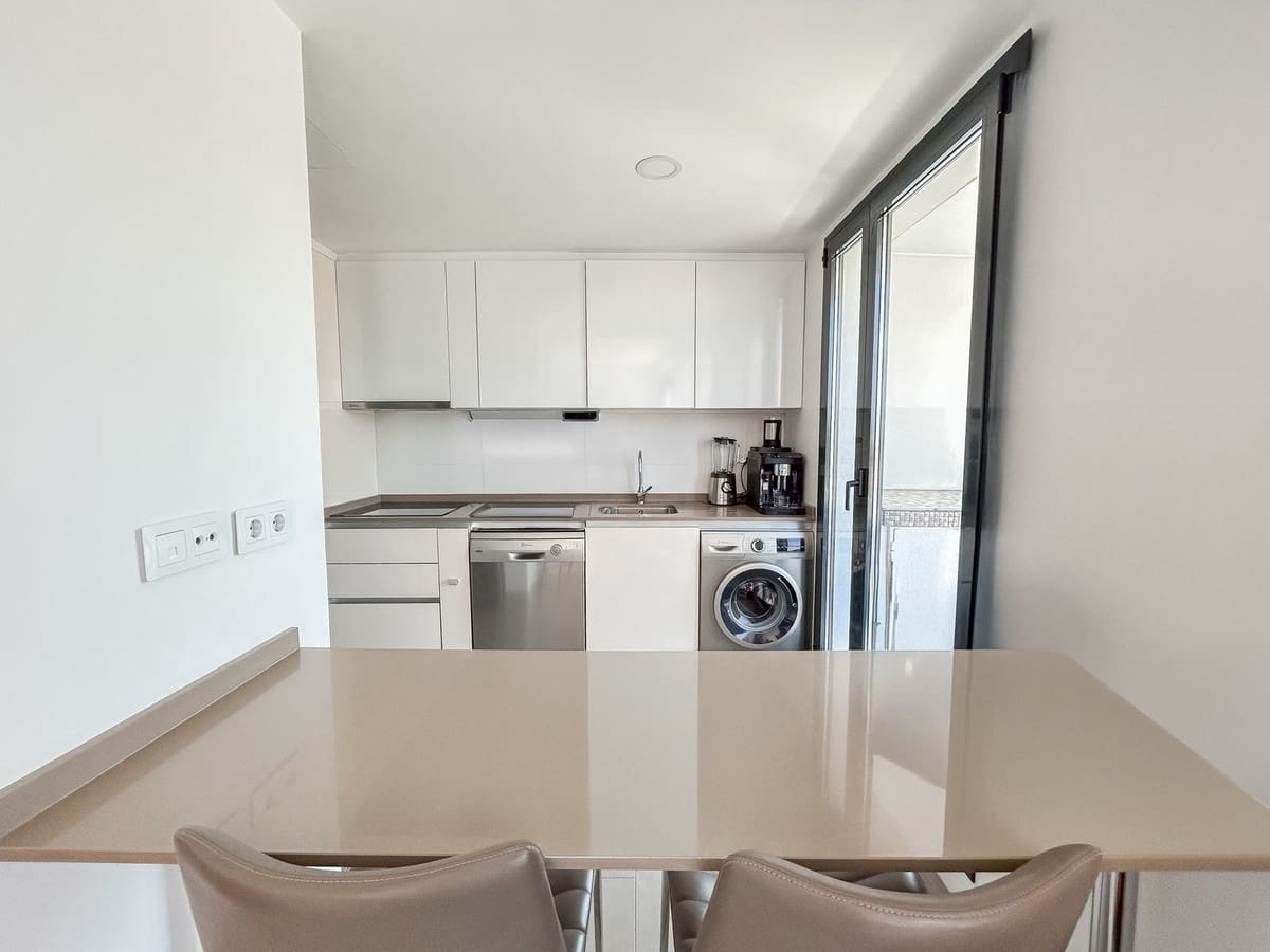 4 bedroom Apartment for sale in Marbella - € 1,095,000 (Ref: 9153509)