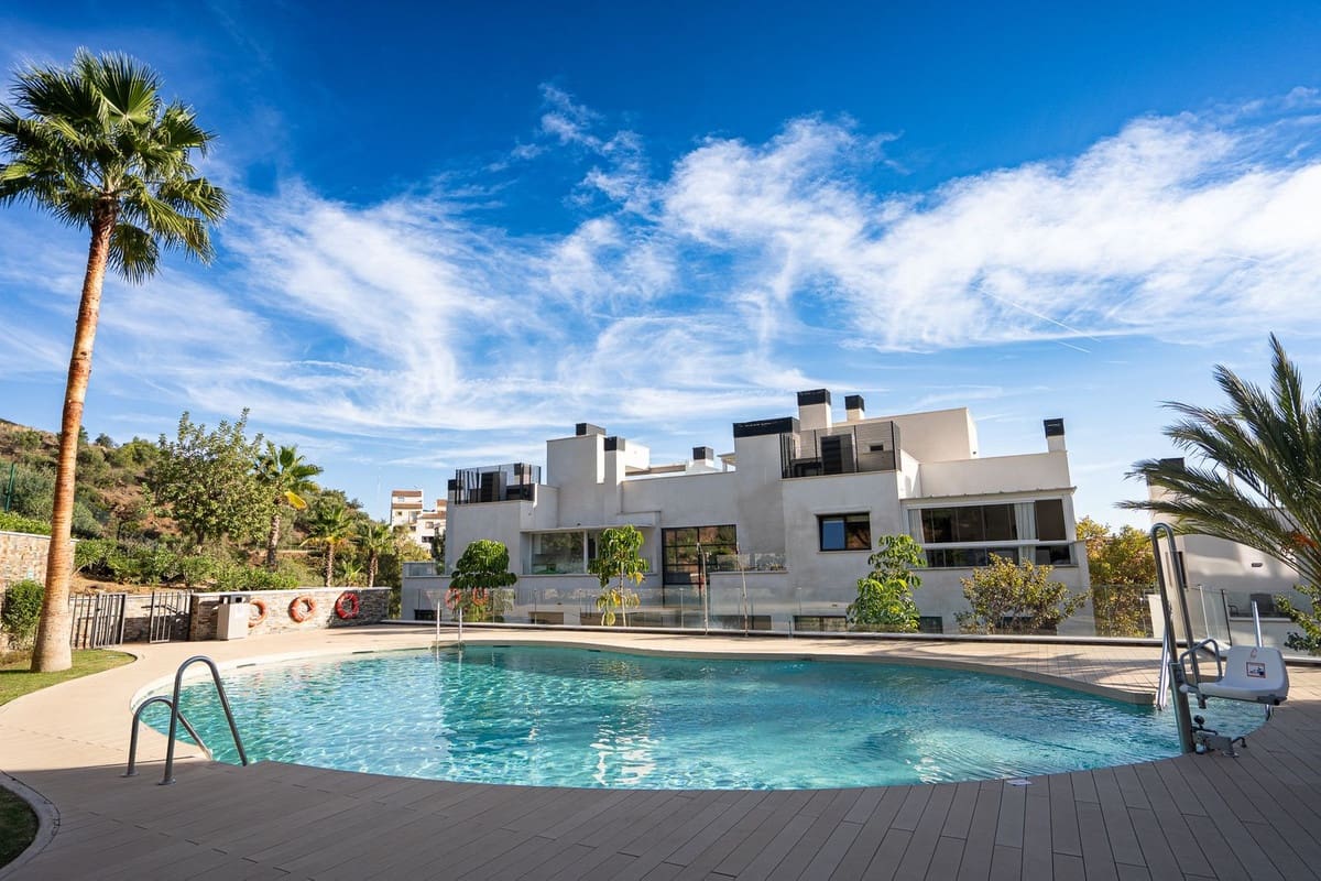 4 bedroom Apartment for sale in Marbella - € 1,095,000 (Ref: 9153509)