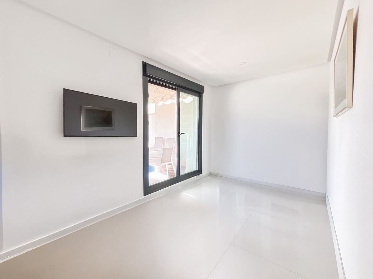 4 bedroom Apartment for sale in Marbella - € 1,095,000 (Ref: 9153509)