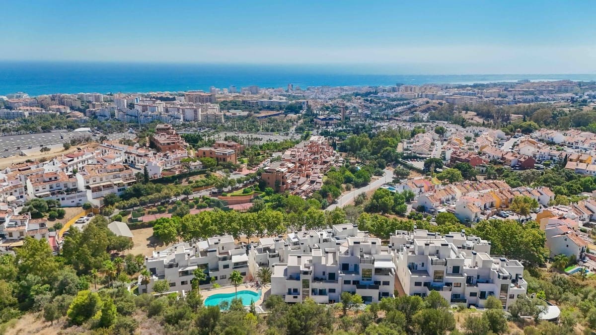 4 bedroom Apartment for sale in Marbella - € 1,095,000 (Ref: 9153509)