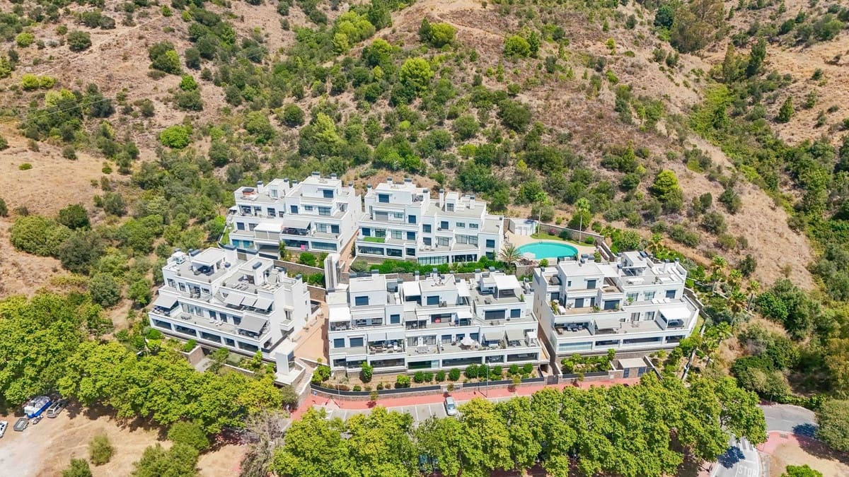 4 bedroom Apartment for sale in Marbella - € 1,095,000 (Ref: 9153509)