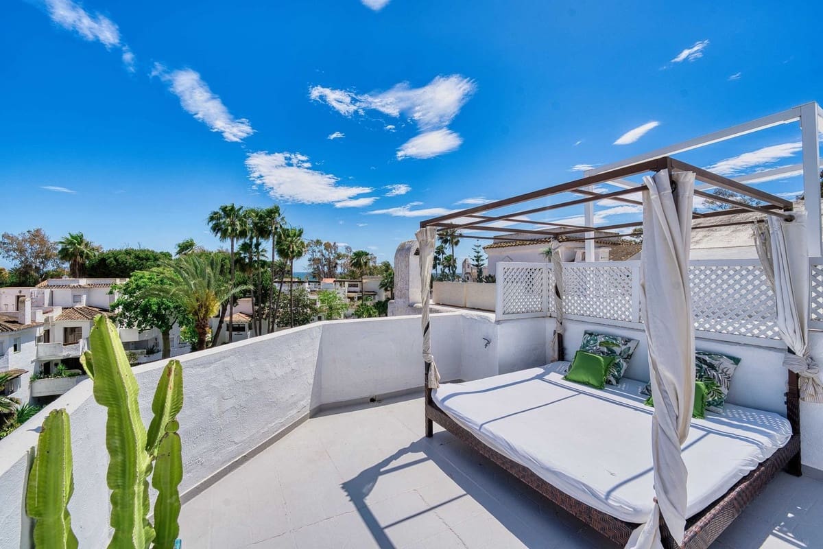 4 sypialnia Apartament na sprzedaż w Elviria - 1 020 000 € (Ref: 9153511)